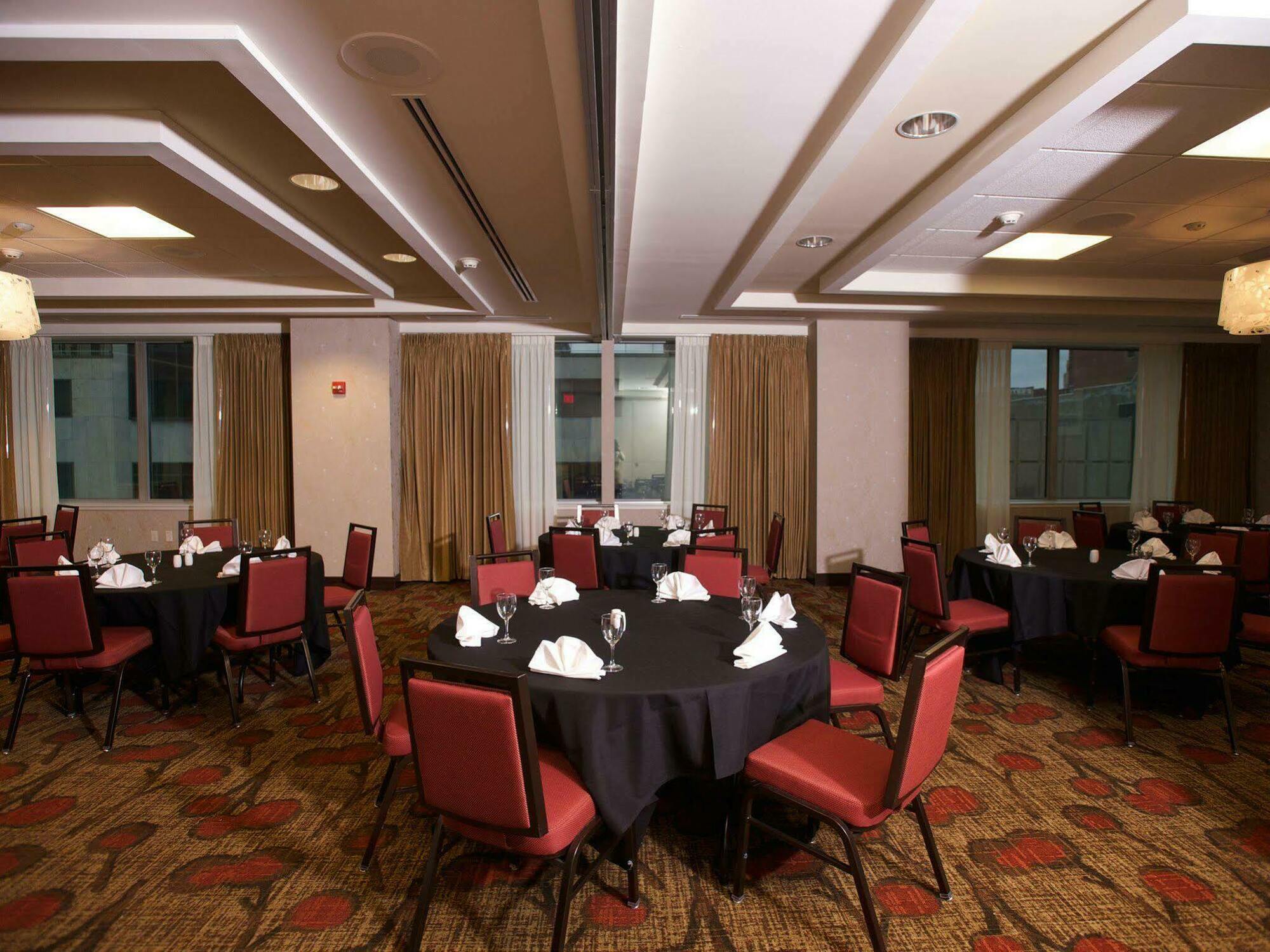 The Hilton Garden Inn Buffalo-Downtown Exterior foto